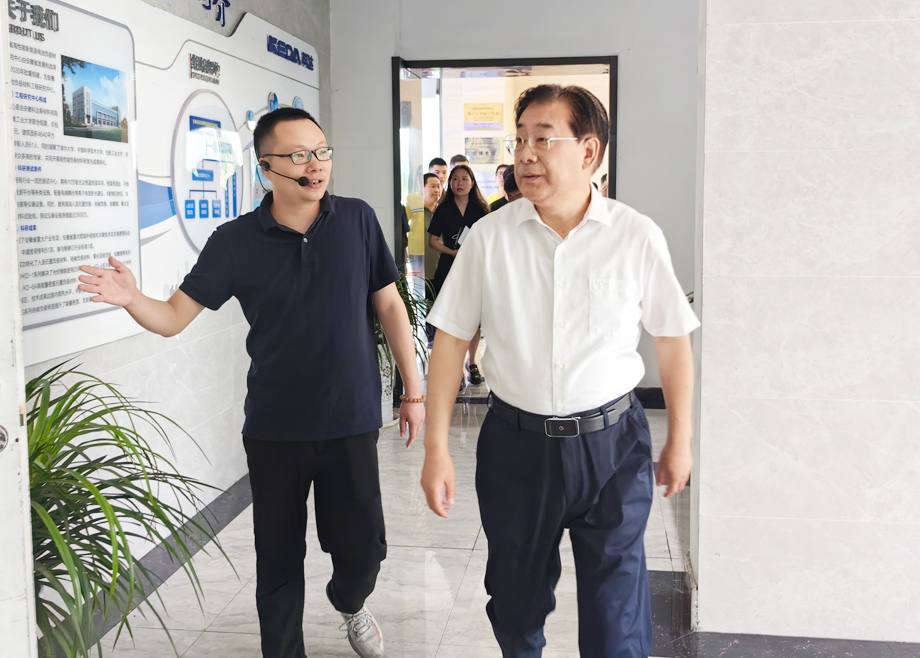 馬鞍山市委書記袁方及市長葛斌分別蒞臨安徽科達新材料、安徽科達機電考察調(diào)研